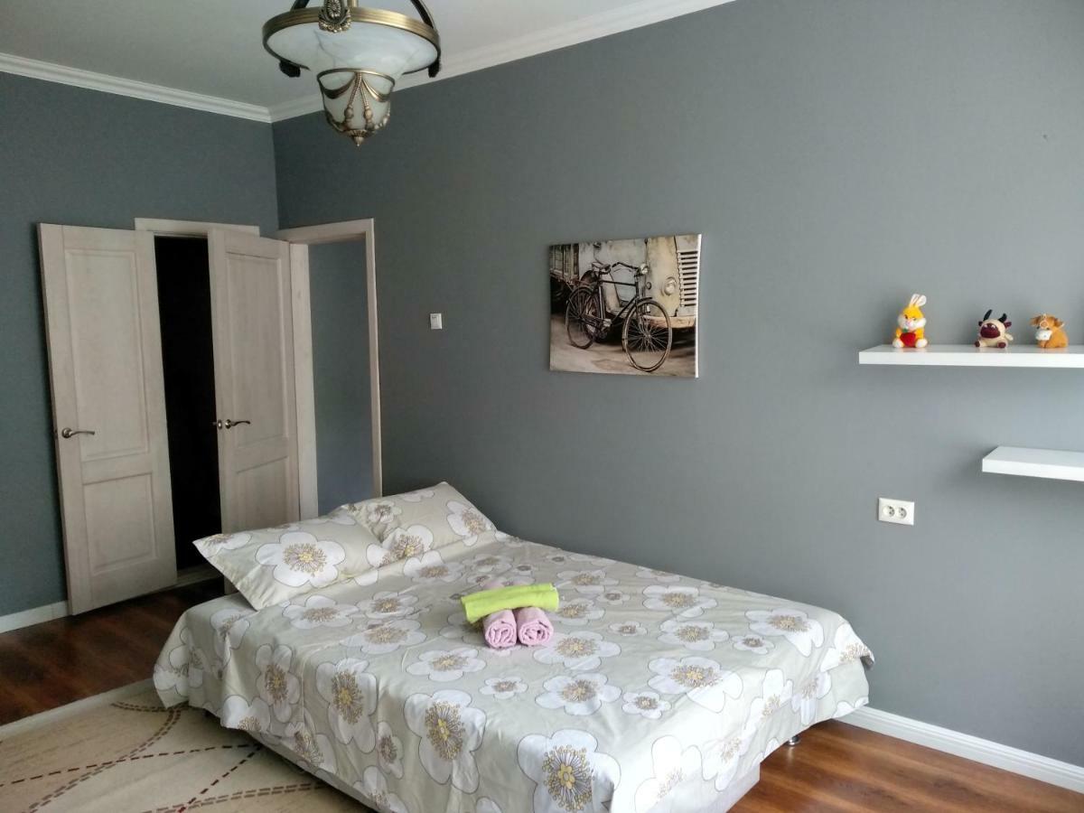 Stylish Apartment In The Gold Square Of Ałma Ata Zewnętrze zdjęcie